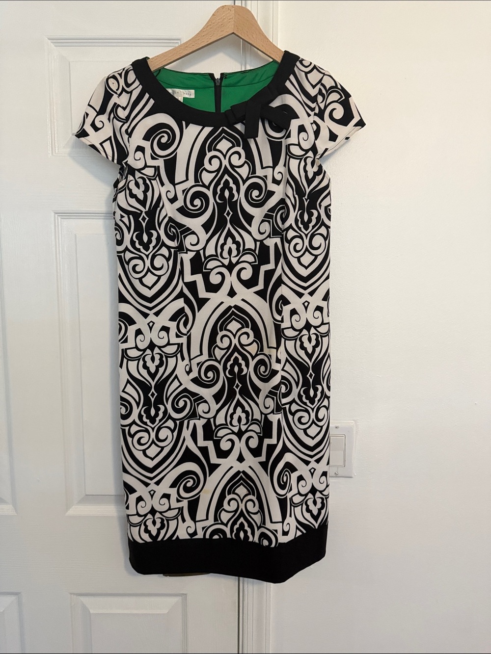 London Times Black and White Printed Bow-Accent Midi Dress